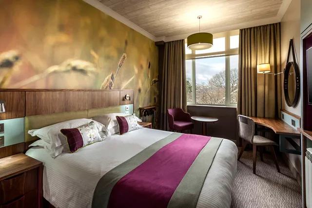 غرفة قياسية بسرير كينج، Castle Green Hotel In Kendal, BW Premier Collection 2/3