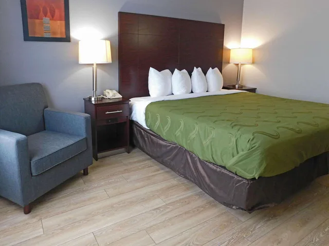 غرفة بسرير كوين، Quality Inn Colchester - Burlington 6/8