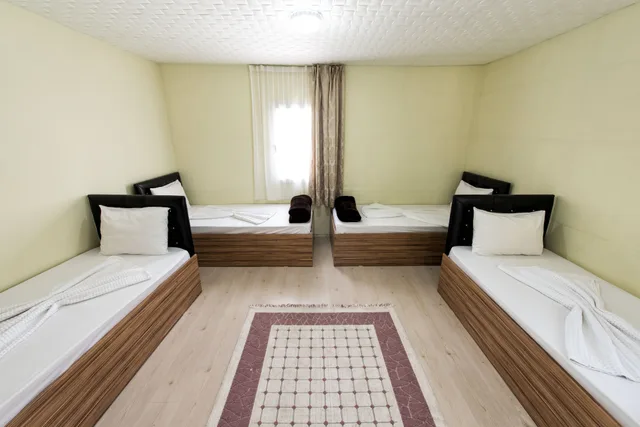 Family, 1 Double and 3 Single Beds، Yellow Rose Pansiyon 2/4