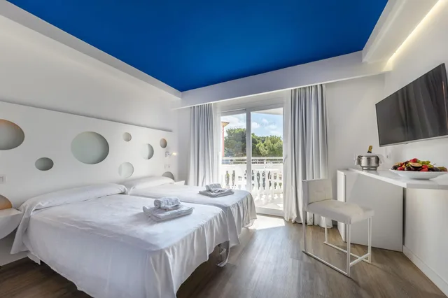 غرفة ديلوكس بسريرين منفصلين، WelikeHotel Triton beach 1/4