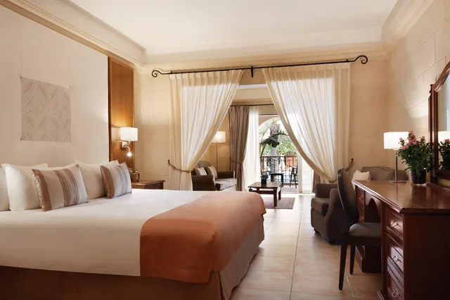 غرفة عائلية بسرير مزدوج بإطلالة على المسبح، Kempinski Hotel San Lawrenz Gozo 3/8