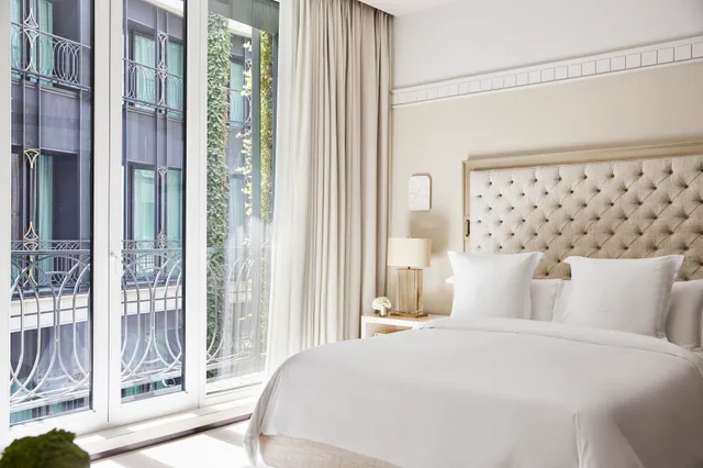 غرفة سوبيريور بسرير كينج لذوي الإعاقة، Four Seasons Hotel Madrid 1/4