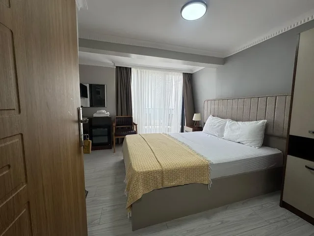 غرفة قياسية بسرير مزدوج بإطلالة على البحر، Airport Kumsal Otel 8/10