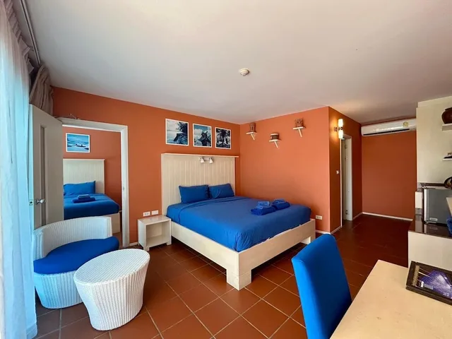 Family, King and Twin Beds, Pool Access، Grandblue Resort 4/10