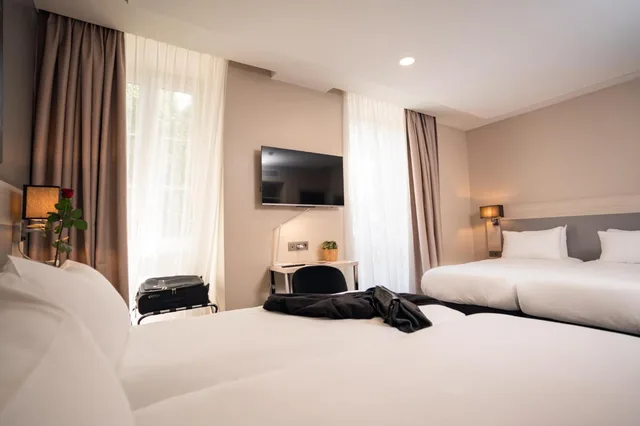 Room, Quadruple, Hotel Univers 1/8