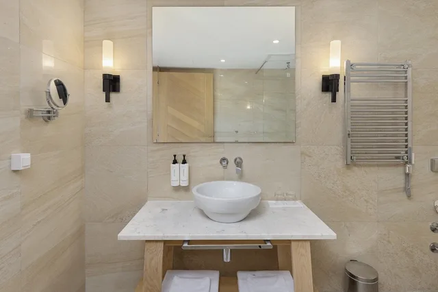 غرفة بريميوم بسرير كينج بإطلالة على المدينة بشرفة، Hotel Budva 3/3