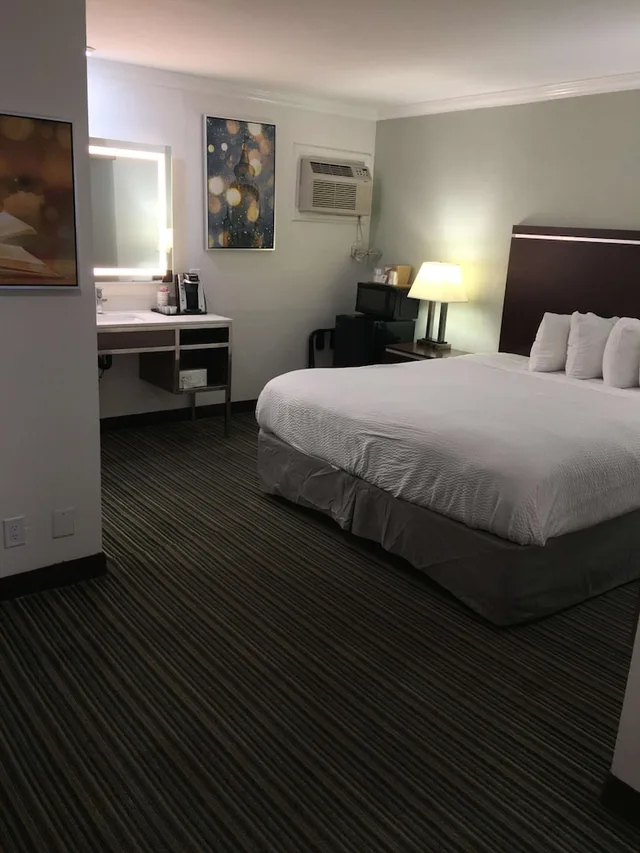 غرفة قياسية بسرير كينج، Best Western Courtesy Inn - Anaheim Park Hotel 7/10