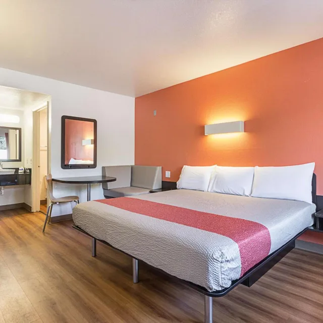 غرفة بسرير كينج لذوي الإعاقة، Motel6 Fresno, CA 3/10