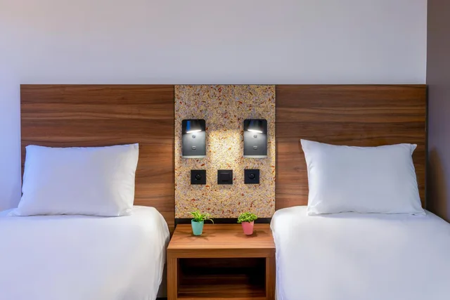 Pop, Twin Beds، greet Hotel Chatellerault 2/5