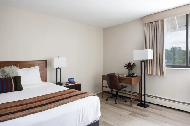 Room, King Bed, The Andrew Hotel 2/4
