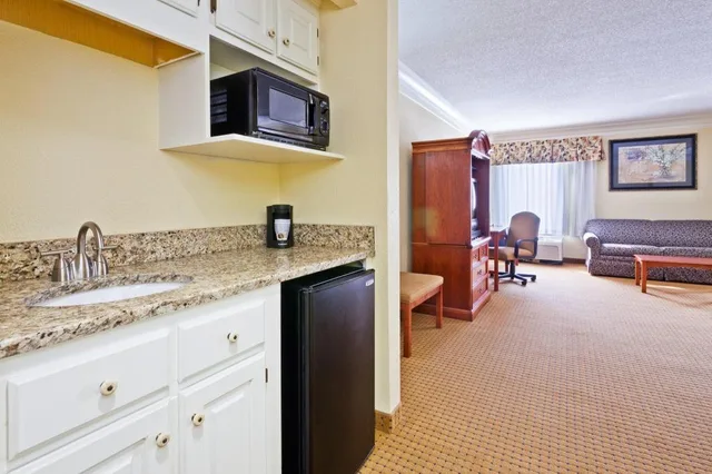 جناح بسريرين كوين مع أريكة، Holiday Inn Express Ringgold 1/1