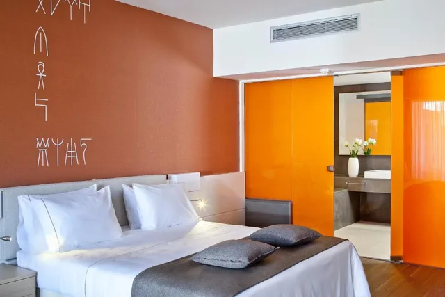غرفة ديلوكس بسرير مزدوج أو سريرين منفصلين بإطلالة على المسبح، Avra Imperial Hotel 1/1