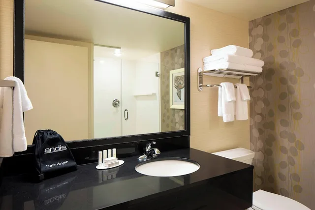 غرفة بسرير كينج، Fairfield Inn Suites Calgary Downtown 10/10