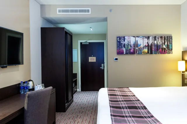 غرفة بسرير كوين، Premier Inn Dubai Al Jaddaf 6/9