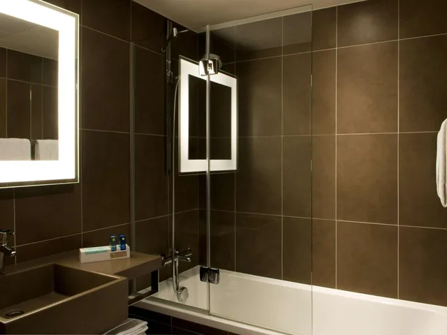 غرفة عائلية بسرير كوين مع أريكة، NOVOTEL LILLE AEROPORT 9/10