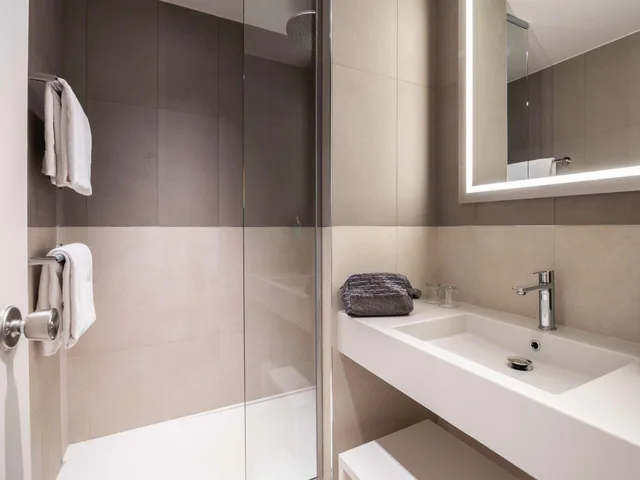 غرفة ديلوكس بسرير مزدوج وسرير بطابقين، Novotel Brugge Centrum 6/11