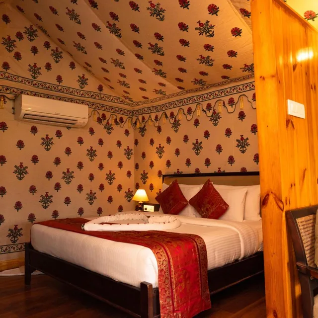 Super Luxury Cottage، Om Vilas Benares 4/9