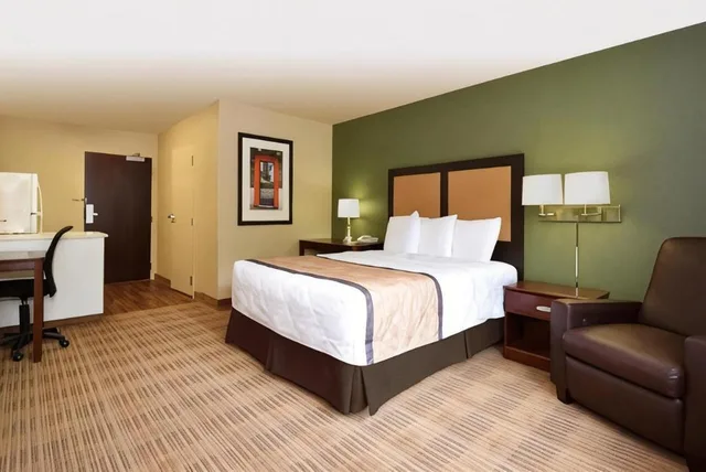 غرفة بسريرين كوين بمطبخ، Studio6 Memphis, TN – East Memphis 2/10