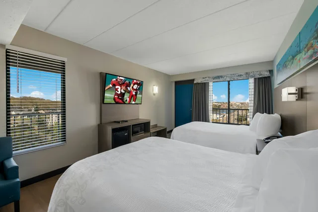 غرفة سوبيريور بسريرين مزدوجين بإطلالة على المسبح، Red Roof PLUS+ & Suites Virginia Beach - Seaside 1/8