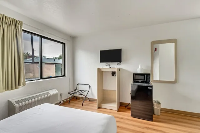غرفة ديلوكس بسرير مزدوج لذوي الإعاقة، Motel6 Ogden, UT- Downtown 1/9