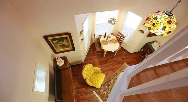 Gallery, Double Bed، Kismet Cottage 1/1