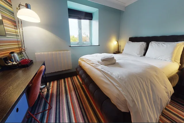 غرفة قياسية بسرير مزدوج، Village Hotel Manchester Cheadle 1/9