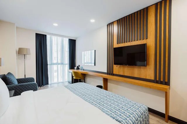 غرفة عائلية بسرير كينج وسرير كوين، Best Western Plus Batumi 1/7