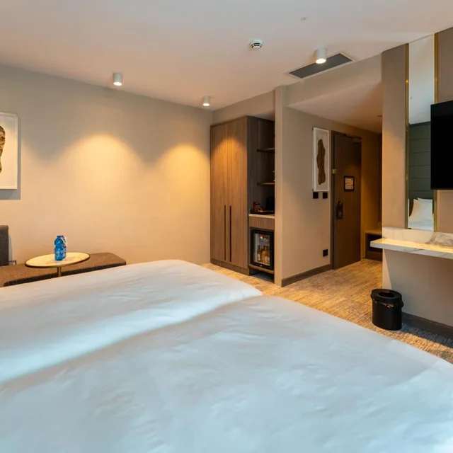 غرفة قياسية بسريرين منفصلين بإطلالة على النهر بشرفة، Crowne Plaza Constanta Mamaia Beach 5/9