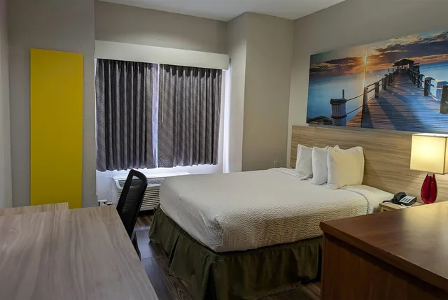 جناح بسرير كوين، Days Inn And Suites By Wyndham Tampa Raymond James Stadium 10/10