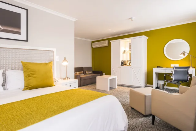 غرفة قياسية بسرير كينج بإطلالة على البحر، Simon's Town Quayside Hotel 4/10