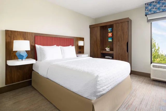 جناح بسرير كوين لذوي الإعاقة، Hampton Inn Long Island-Islandia 2/4