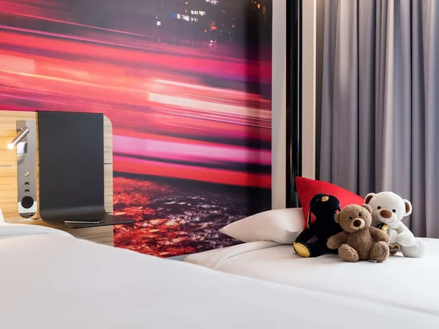 Family, Double and Twin Beds, Novotel Bordeaux Centre 7/10