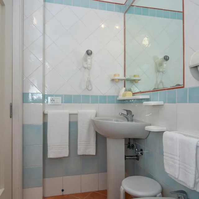 غرفة قياسية ثلاثية، Hotel Settebello 6/6