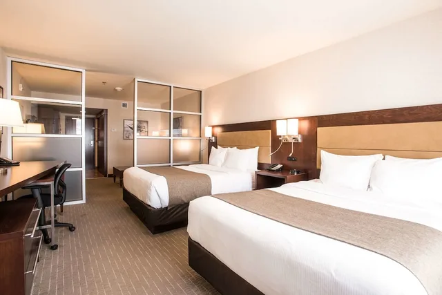 جناح بسريرين كوين مع أريكة، Quality Inn and Suites Val d Or, QC 2/4