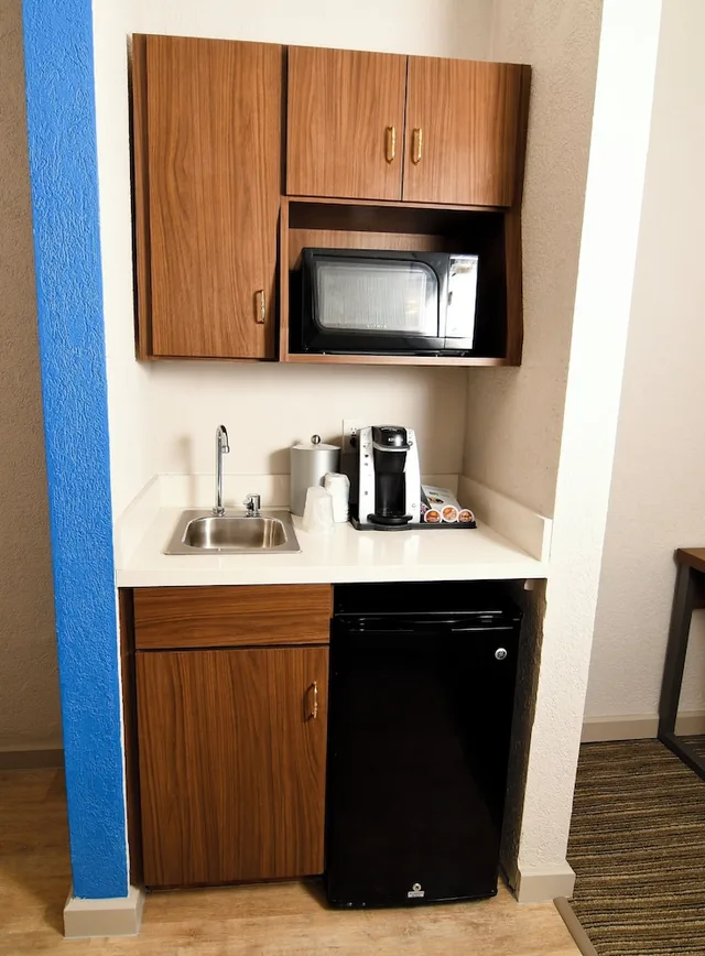 Feature, Suite, 2 Queen Beds, Holiday Inn Express Hotel And Suites Port Clinton Catawba Island 8/8