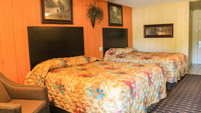 غرفة بسريرين مزدوجين، Charles Wesley Motor Lodge 2/2