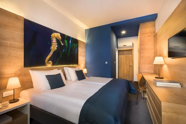 Comfort, Double or Twin Bed, Street View، Remisens Hotel Epidaurus 4/8