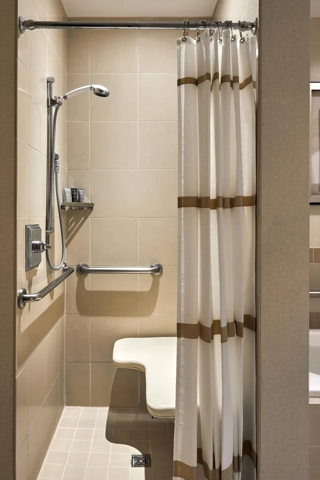 جناح تنفيذي بسرير كينج بشرفة مع أريكة، JW Marriott San Antonio Hill Country Resort & Spa 3/3