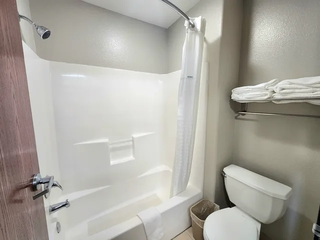 غرفة بسريرين كوين، Days Inn by Wyndham Lumberton 7/9
