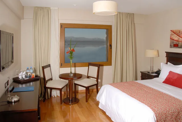 غرفة بسرير مزدوج بإطلالة على البحيرة، Alma del Lago Suites & Spa 1/2