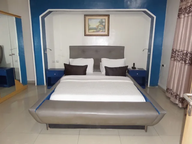غرفة تنفيذية بسرير كينج، Primal Hotel GRA-Ikeja 1/5