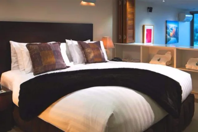 جناح بسرير كينج بإطلالة على البحيرة بغرفة نوم واحدة، Swiss-Belsuites Pounamu Queenstown 2/4