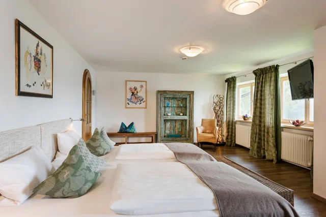 جناح بسرير كينج بإطلالة على البحيرة بشرفة بغرفة نوم واحدة مع أريكة، Exclusive Hotel Der Westerhof 4/10