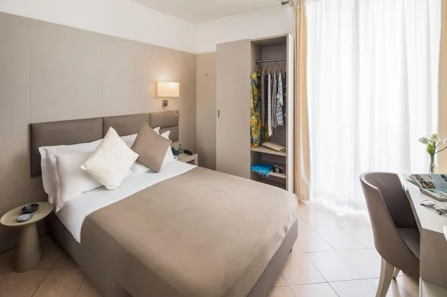 غرفة مفردة بشرفة بإطلالة جزئية على البحر، Hotel Vesuvio 1/3