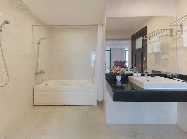 Central, Suite, King Bed، Bonjour Nha Trang Hotel 8/10
