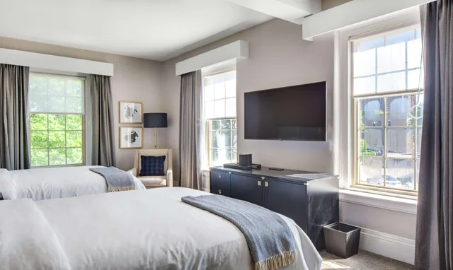 غرفة بسريرين كوين بجاكوزي بمطبخ صغير، The Sire Hotel Lexington Tapestry Collection By Hilton 1/3