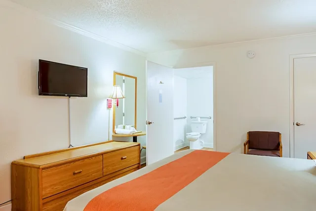 غرفة قياسية بسرير كينج للمدخنين، Motel6 Perry, GA 10/10
