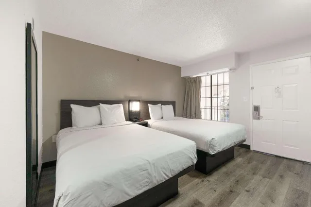 غرفة بسريرين كوين للمدخنين، Studio 6 Extended Stay - Tucker, GA - Atlanta Northlake 3/10