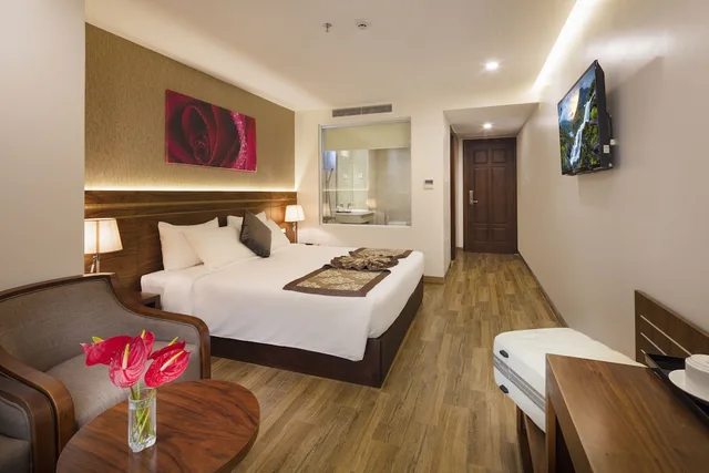 غرفة تنفيذية ثلاثية بسريرين منفصلين بإطلالة على البحر بشرفة، Sea Pearl Hotel 2/6