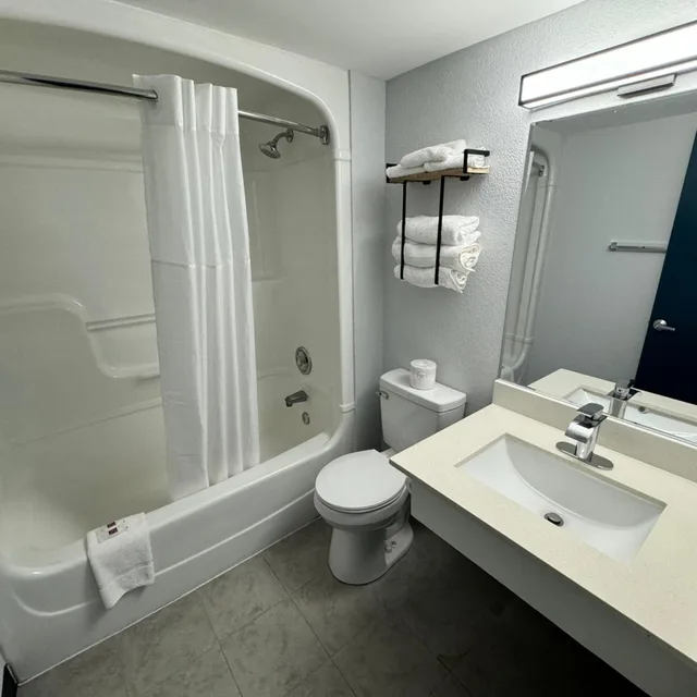 غرفة بسرير كينج، Motel6 East Syracuse, NY - Airport 8/10